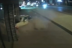 Kontrolden çıkan Tofaş Şahin halıcıya böyle daldı