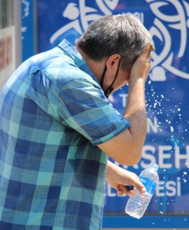 Kronik hastalığı olanlara uyarı: Sıcak havalarda ilaç kullanırken dikkat