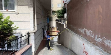 Küçükçekmece’de balkondan düşen 1.5 yaşındaki minik kız ağır yaralandı