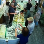 Küçükçekmece’de kuyumcuda külçe altın hırsızlığı kamerada