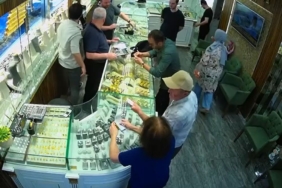 Küçükçekmece’de kuyumcuda külçe altın hırsızlığı kamerada