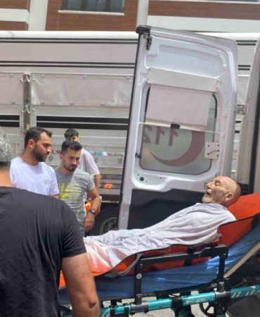 Küçükçekmece’de mahsur kalan yaşlı adamı tekstil çalışanı kurtardı