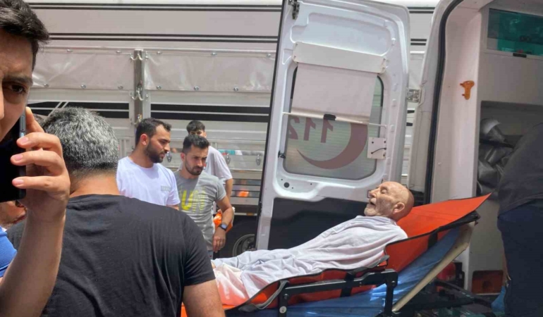 Küçükçekmece’de mahsur kalan yaşlı adamı tekstil çalışanı kurtardı