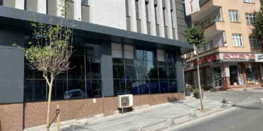 Küçükçekmece’de özel hastane motosikletli şahıslarca kurşunlandı