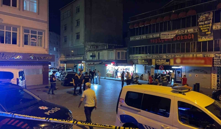 Küçükçekmece’de silahlı saldırı: 1’i ağır 2 yaralı