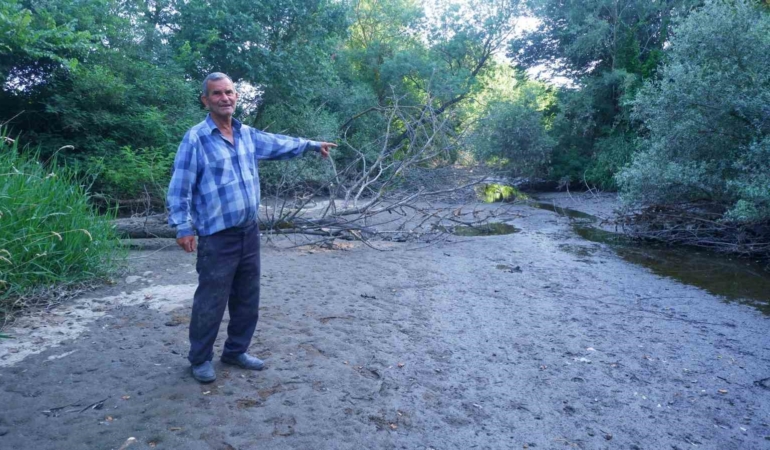 Kuraklığın en net fotoğrafı: Yüzüp balık tuttukları nehirde şimdi yürüyerek geziyorlar