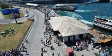 Kurban Bayramı’nın ikinci gününde Eminönü’nde hareketlilik