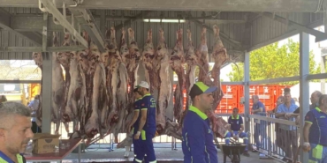 Kurban kesimi bayramın ikinci gününde de sürüyor