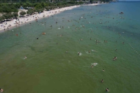 Kurbanını kesen vatandaşlar, Büyükçekmece ve Küçükçekmece’de sahillere akın etti