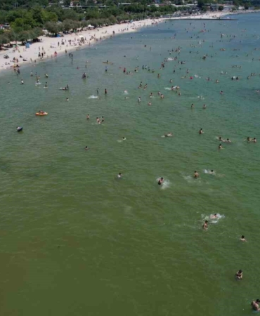 Kurbanını kesen vatandaşlar, Büyükçekmece ve Küçükçekmece’de sahillere akın etti