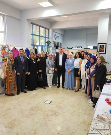 Kursiyerler eserlerini sergiledi