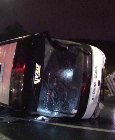 Kuzey Marmara Otoyolu’nda yolcu otobüsü devrildi