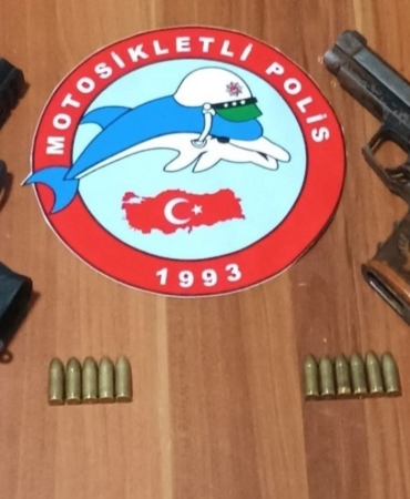 Lüleburgaz’da şüpheli şahsın üzerinden iki tabanca çıktı