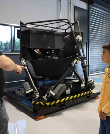 Mekatronik mühendisi olmak isteyen 13 yaşındaki Aram’a büyük jest