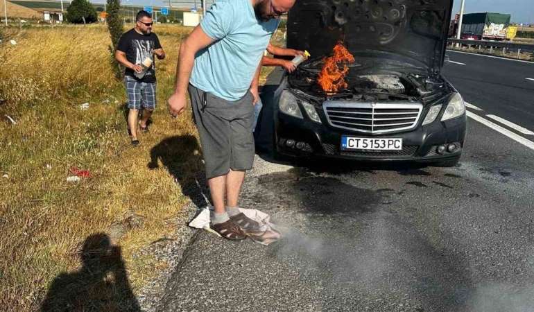 Mercedes otomobil yandı