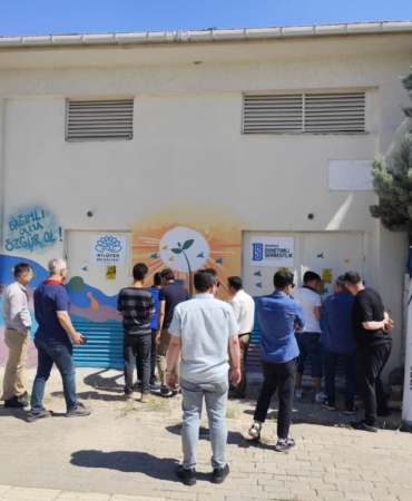 Mesajlarını grafiti çalışması ile verdiler