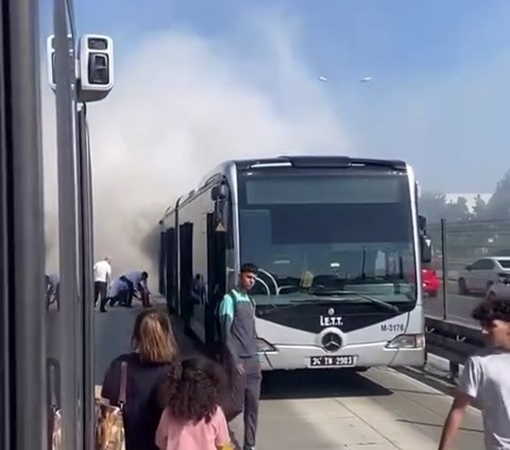 Metrobüste yangın paniği