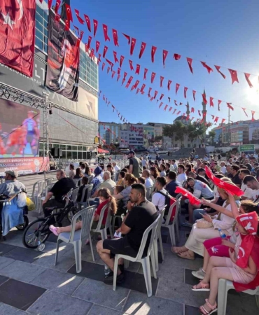 Milli maç coşkusu Gaziosmanpaşa’da yaşandı