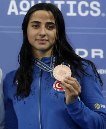 Milli yüzücü Deniz Ertan, Avrupa Şampiyonası’nda finale yükseldi