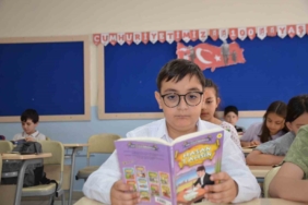 Minik Ahmet 4 yılda 5 bin 10 kitap okudu