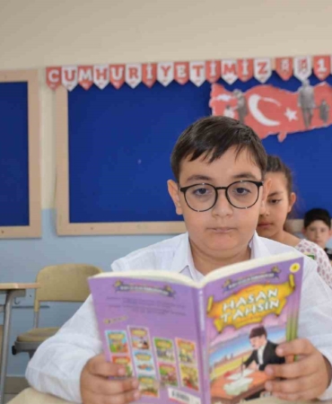 Minik Ahmet 4 yılda 5 bin 10 kitap okudu