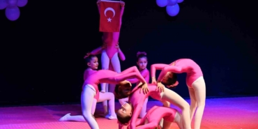 Minik cimnastikçilerden muhteşem gösteri