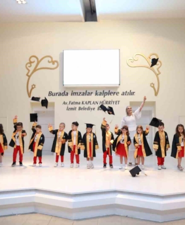 Minikler mezuniyet coşkusu yaşadı