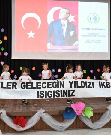 Miniklerin muhteşem gösterileri ayakta alkışlandı