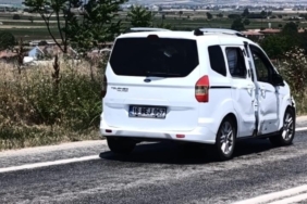 Motosiklet hafif ticari araçla çarpıştı: 1 ölü