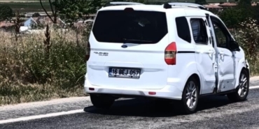 Motosiklet hafif ticari araçla çarpıştı: 1 ölü