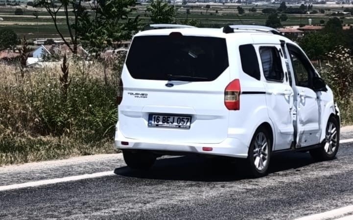 Motosiklet hafif ticari araçla çarpıştı: 1 ölü