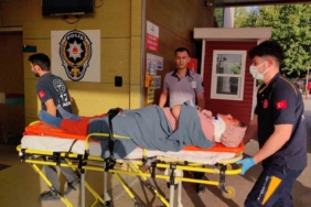 Motosiklet yayaya çarptı: 2 yaralı