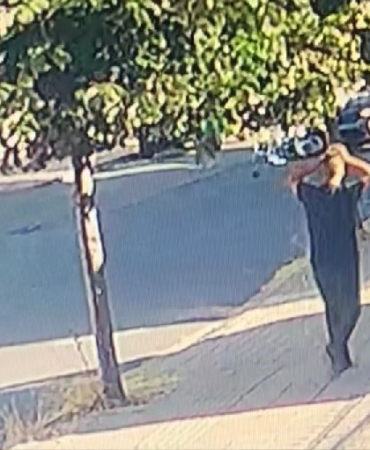 Motosikletin otomobille kafa kafaya çarpıştığı kaza kamerada