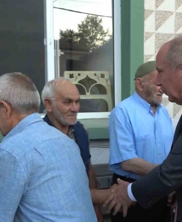 Muharrem İnce bayram namazını köyünde kıldı