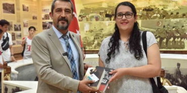 Müze kart ve kitaplar hediye edildi