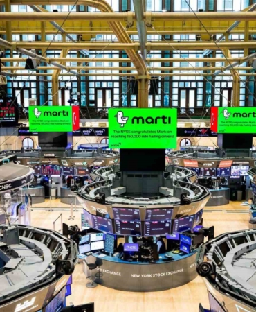 New York Borsası’nda, 150 bin sürücüye ulaşan Martı için Türk bayrağı asıldı
