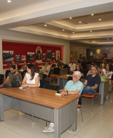 Ödüllü yazar Gürsel Korat edebiyatseverlerle buluştu