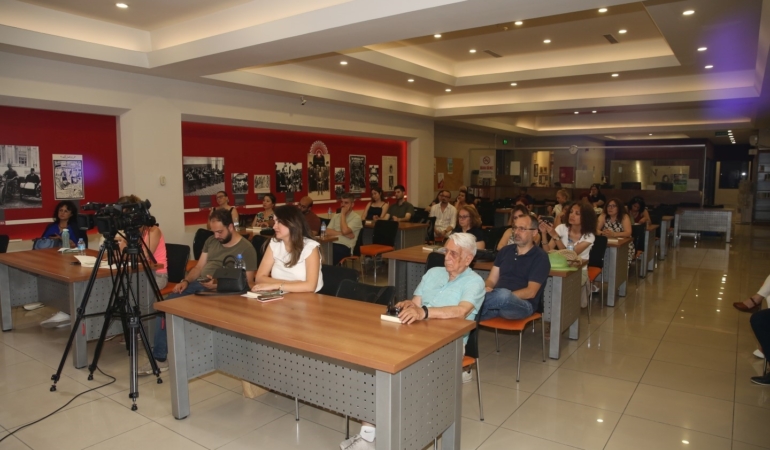 Ödüllü yazar Gürsel Korat edebiyatseverlerle buluştu