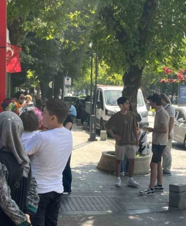 Öğrenciler salonda, veliler kapıda sınav heyecanı yaşadı