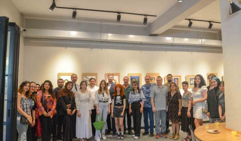 Öğrenciler yıl boyu yapılan eserleri sergide sundu