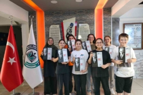 Öğrencilerden İngilizce dergi