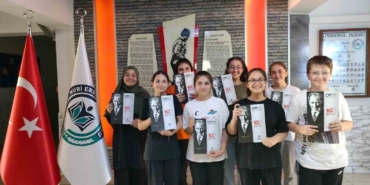 Öğrencilerden İngilizce dergi