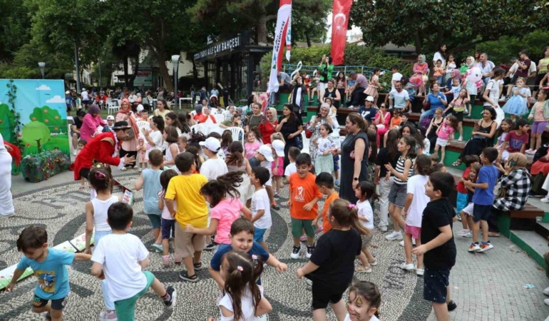 Öğrencilere karne şenliği