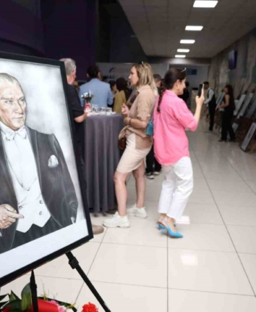 Öğrencilerin başarısı tuvallere yansıdı