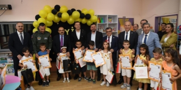 Öğrencilerin karne heyecanına ortak oldular