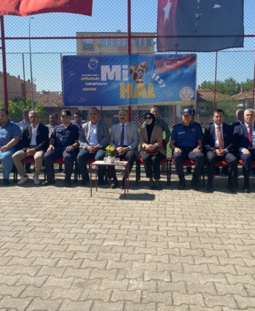 Öğrencilerin yapmış oldukları yarışmada dereceye girenlere hediye çeki verildi