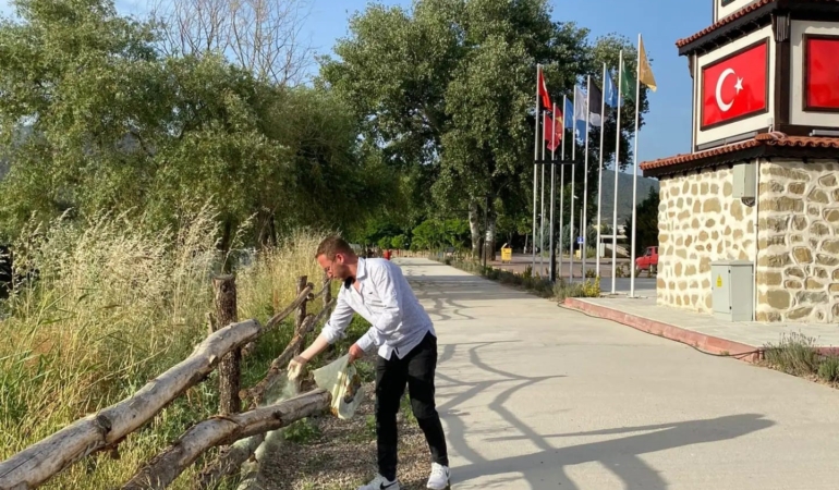 Osmaneli’nde artan yılanlara kükürt tozu ile önlem alınıyor