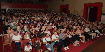 Osmangazi’de genç tiyatroculardan muhteşem sahne