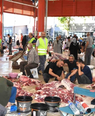 Osmangazi’de kurbanlıklar hijyenik ortamlarda kesildi