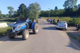 Otomobil ile traktör çarpıştı: 1 yaralı